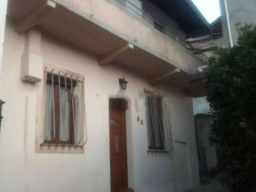 casa indipendente in vendita a Pray