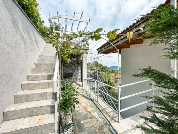 casa semindipendente in vendita a Pray