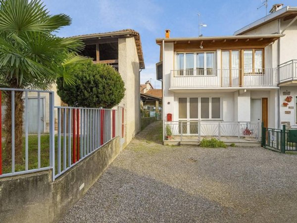 casa indipendente in vendita a Ronco Biellese in zona Centro Storico