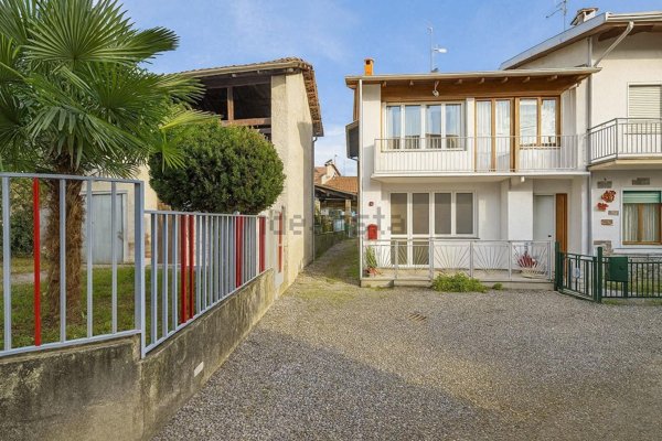 casa indipendente in vendita a Ronco Biellese in zona Centro Storico