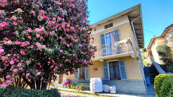 casa indipendente in vendita a Ronco Biellese in zona Centro Storico