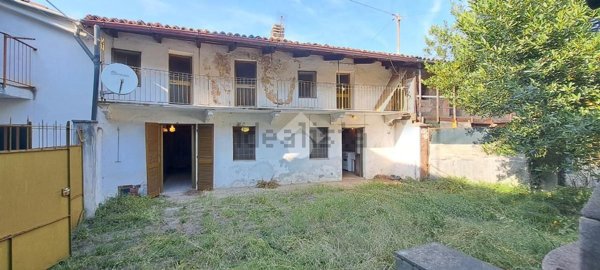 esavano in vendita a Roppolo