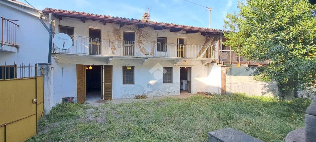 casa indipendente in vendita a Roppolo
