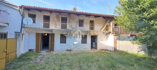 esavano in vendita a Roppolo