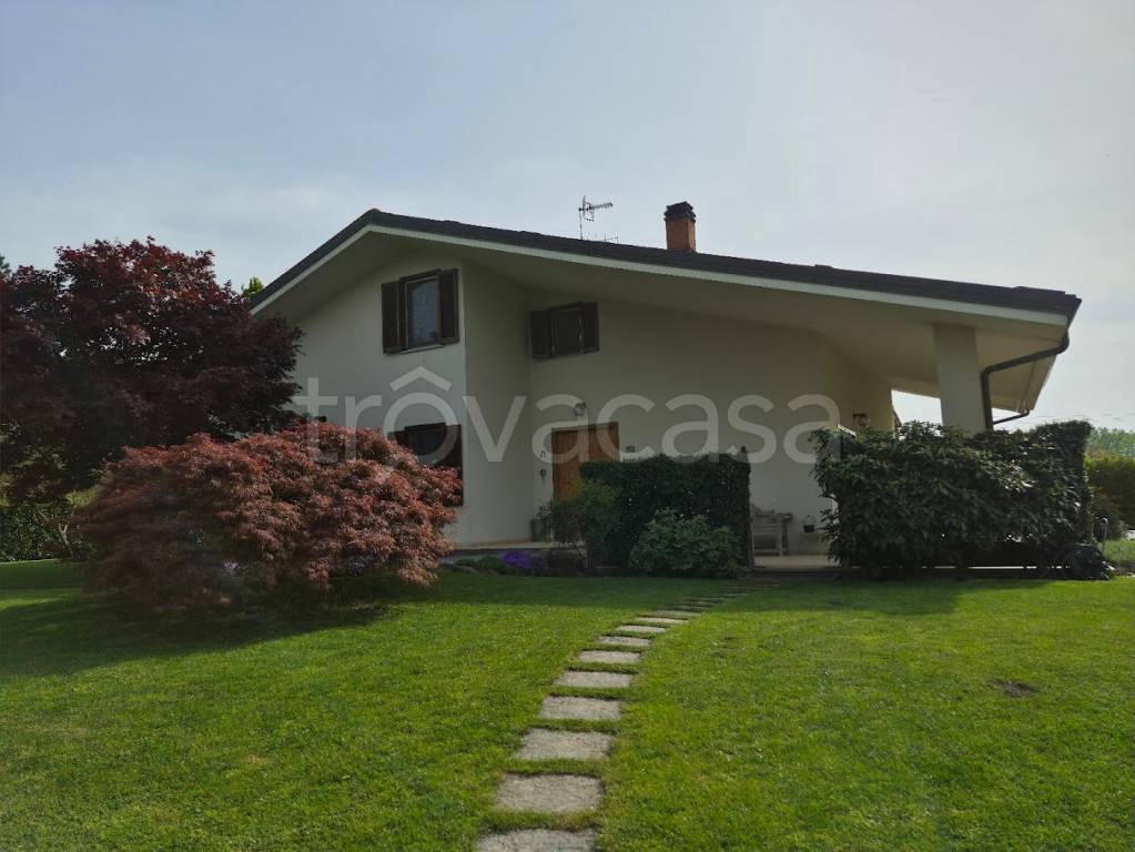 casa indipendente in vendita a Roppolo