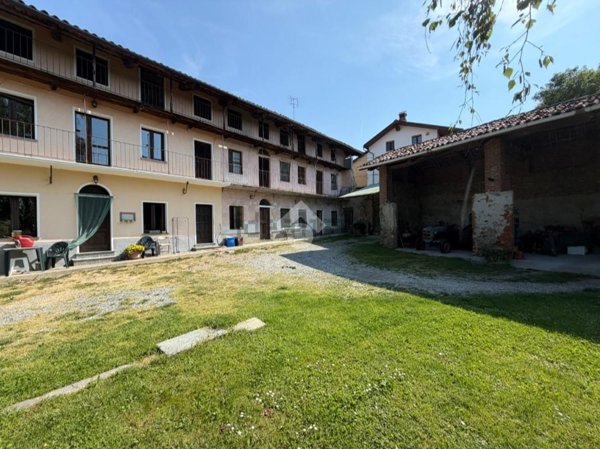 casa semindipendente in vendita a Roppolo in zona Pioglio