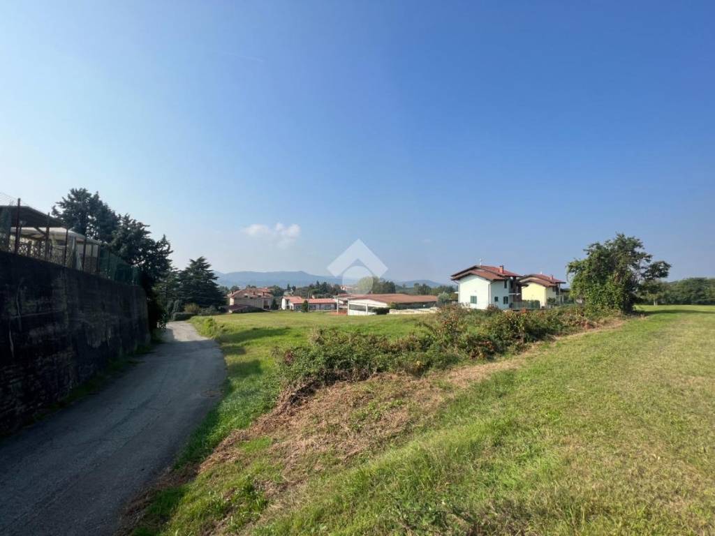 terreno edificabile in vendita a Roppolo in zona Castello