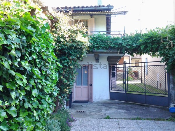 esavano in vendita a Sala Biellese