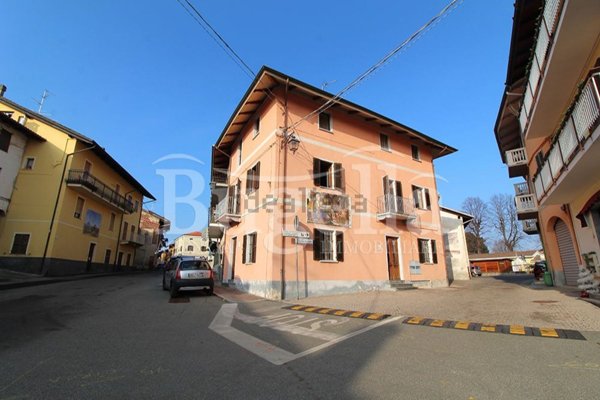 casa semindipendente in vendita a Salussola