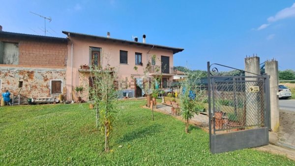 casa semindipendente in vendita a Salussola in zona Vigellio