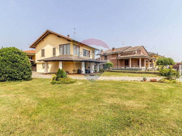 casa indipendente in vendita a Salussola in zona Arro