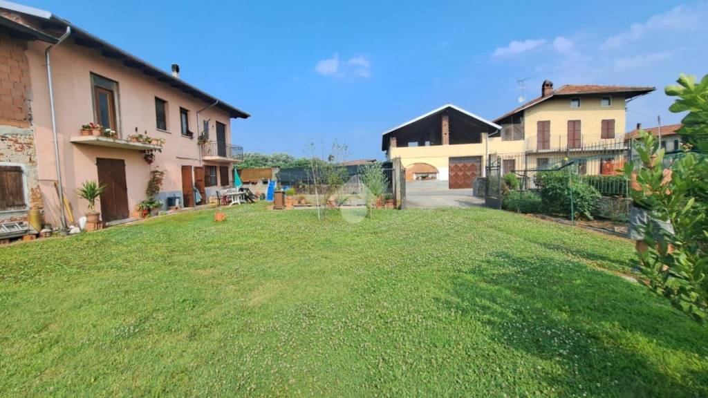 casa indipendente in vendita a Salussola in zona Vigellio