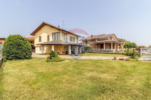casa indipendente in vendita a Salussola in zona Arro