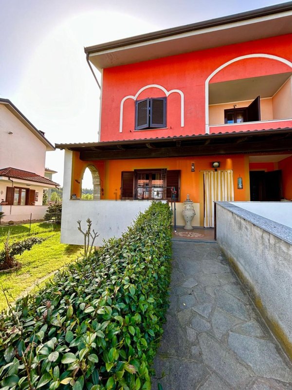 casa indipendente in vendita a Salussola in zona Vigellio