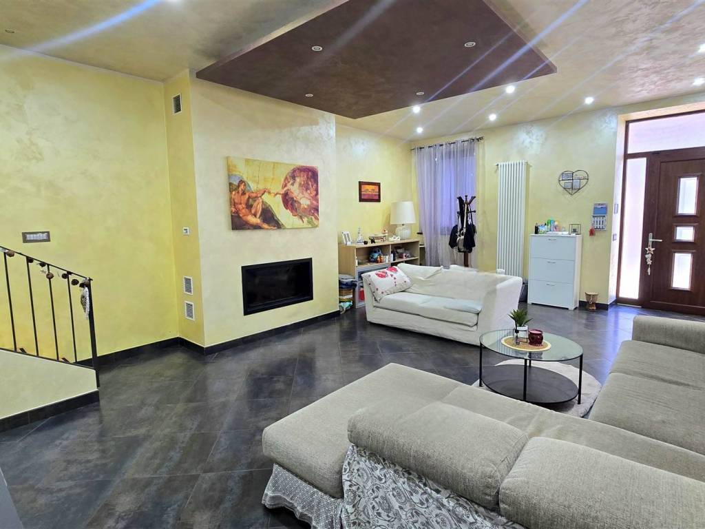 casa indipendente in vendita a Salussola