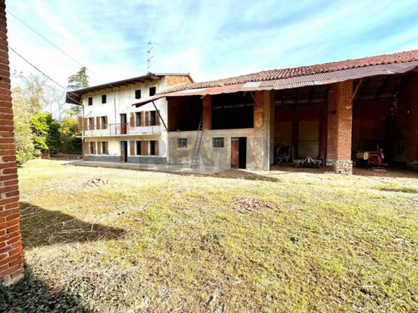 casa indipendente in vendita a Salussola in zona Arro