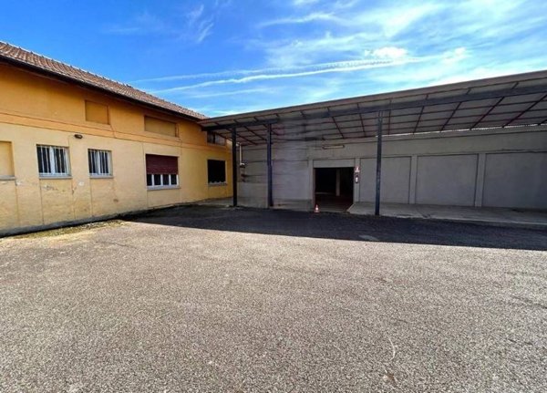 locale commerciale in vendita a Sandigliano