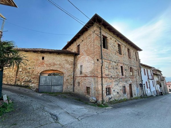casa indipendente in vendita ad Alfiano Natta in zona Cardona