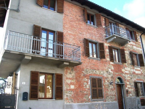 esavano in vendita ad Alfiano Natta in zona Cardona