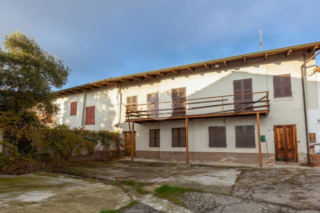 casa semindipendente in vendita ad Alfiano Natta in zona Cardona