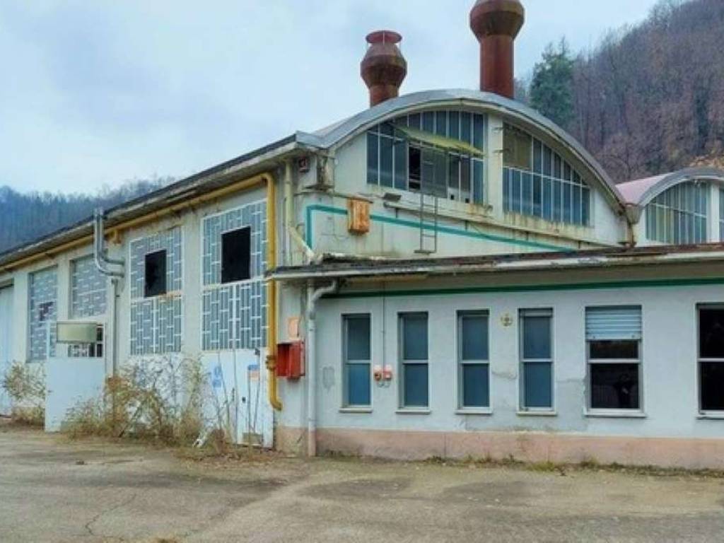 negozio in vendita a Strona