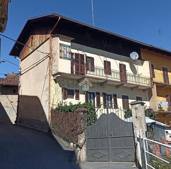casa indipendente in vendita a Strona
