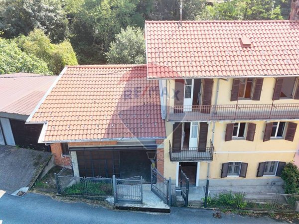 casa indipendente in vendita a Strona