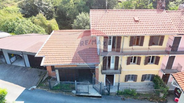 casa indipendente in vendita a Strona