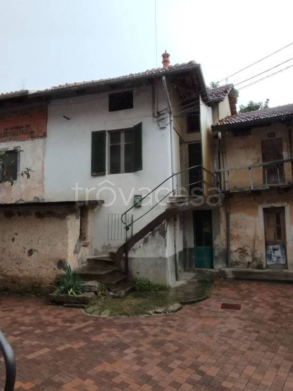 casa indipendente in vendita a Strona