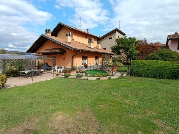 casa indipendente in vendita a Strona