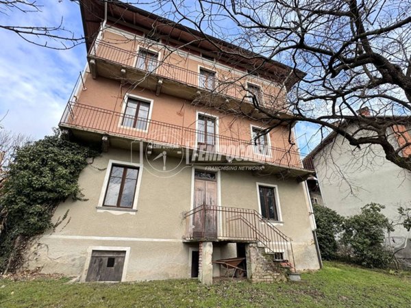 casa indipendente in vendita a Strona