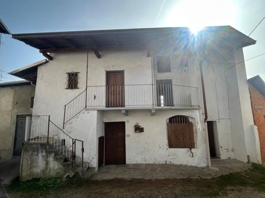 casa indipendente in vendita a Strona