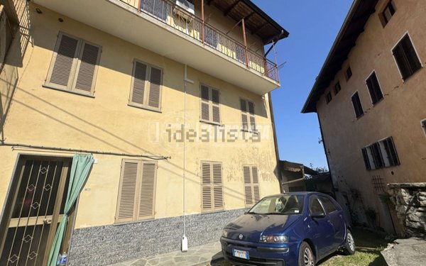 casa semindipendente in vendita a Strona