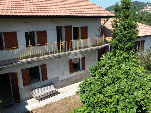 casa indipendente in vendita a Strona