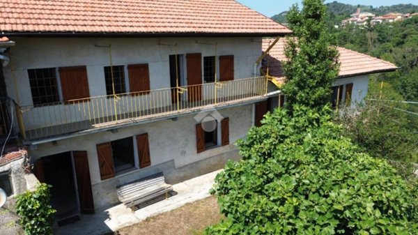 casa indipendente in vendita a Strona