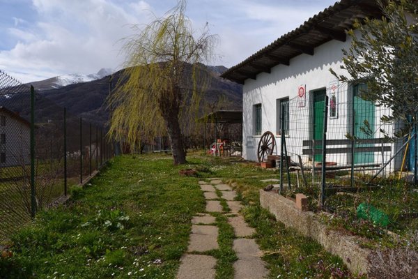 casa indipendente in vendita a Tavigliano