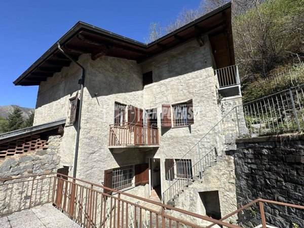 casa indipendente in vendita a Tavigliano