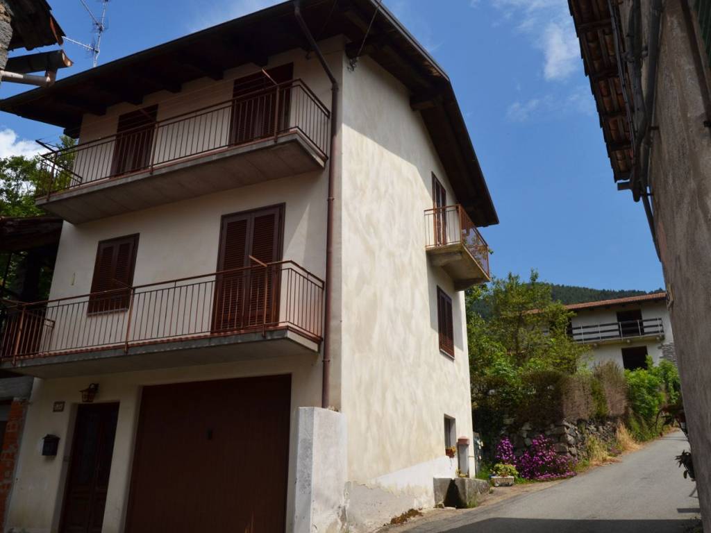 casa indipendente in vendita a Tavigliano