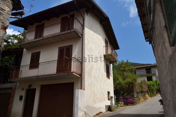 casa indipendente in vendita a Tavigliano