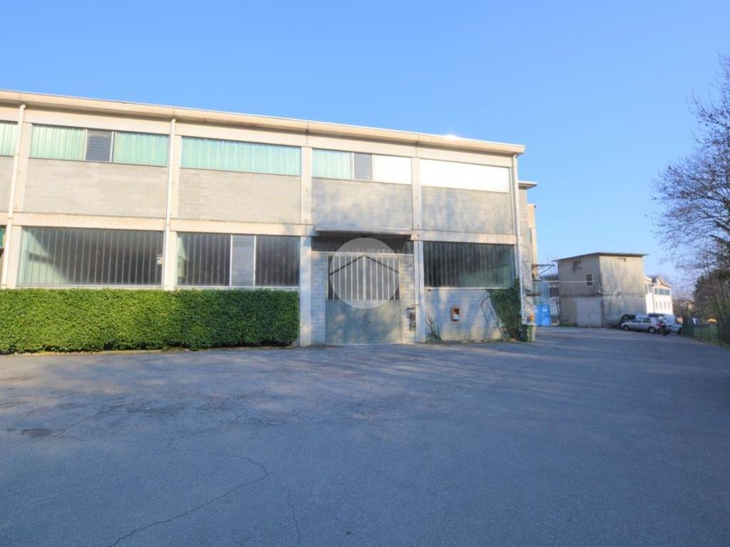 locale commerciale in vendita a Tollegno
