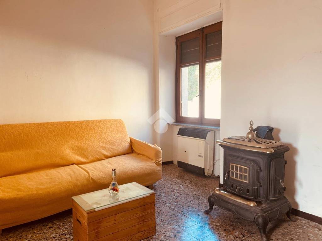 casa indipendente in vendita a Vallanzengo