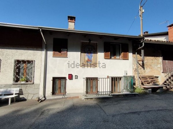 casa indipendente in vendita a Veglio in zona Caveggia