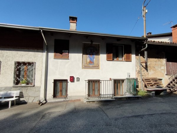 casa indipendente in vendita a Veglio in zona Caveggia