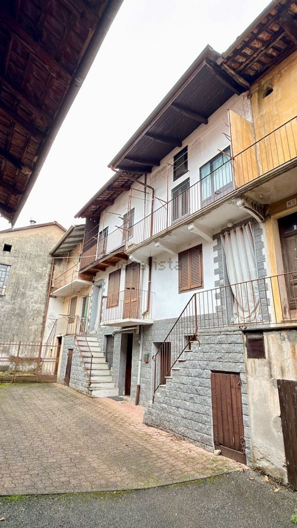 casa indipendente in vendita a Veglio in zona Borgo