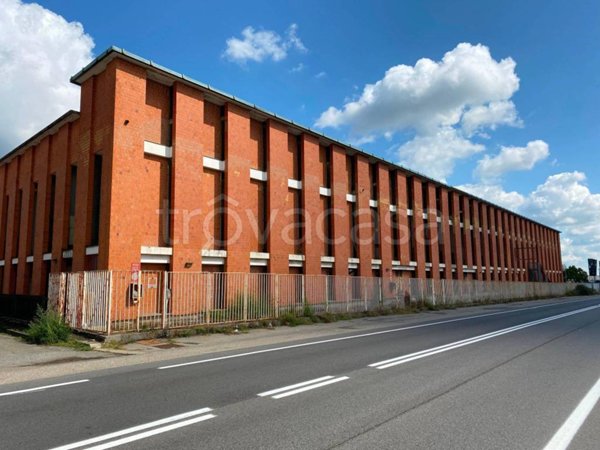 locale commerciale in vendita a Verrone
