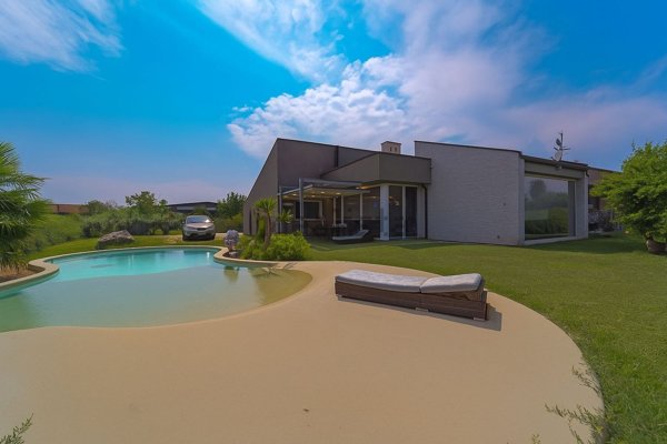 casa indipendente in vendita a Verrone