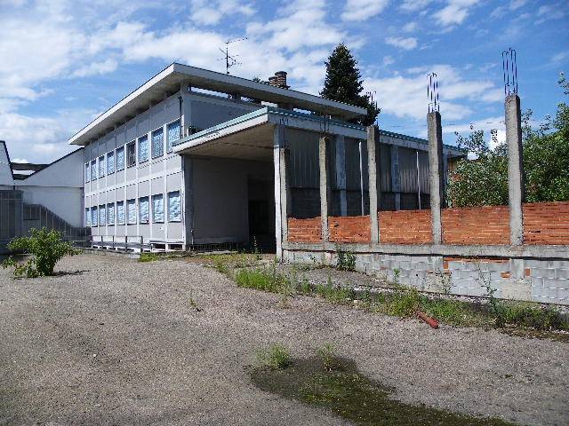 locale commerciale in vendita a Verrone