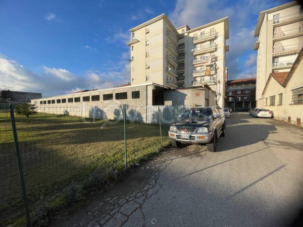 locale commerciale in vendita a Vigliano Biellese