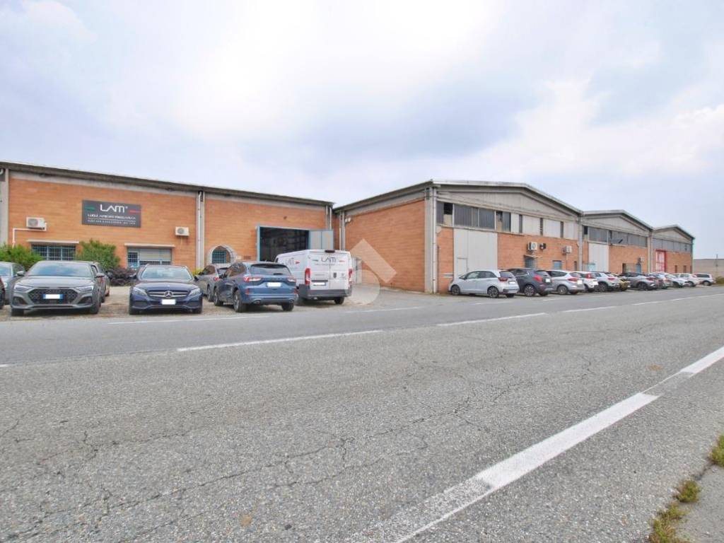 locale commerciale in vendita a Vigliano Biellese