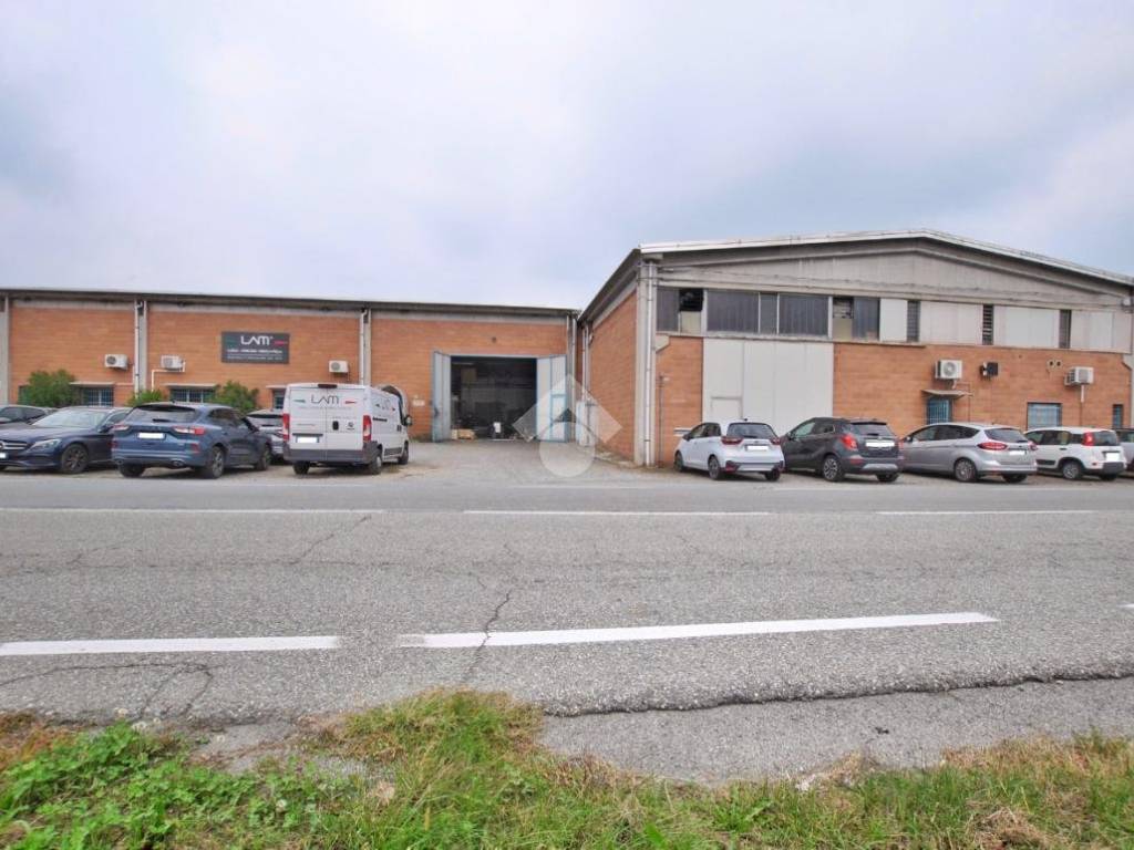 locale commerciale in vendita a Vigliano Biellese